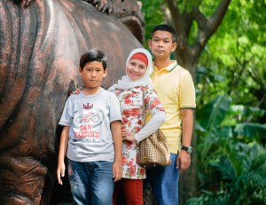 Aslinya ada orang lg tidur gitu di framenya tp di crop